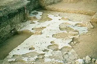 Sols plâtrés du site d'une construction d'Yiftahel (Israël).