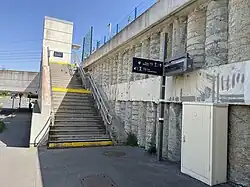 L'accès no&nbsp;2 « rue Léon Migaux ».