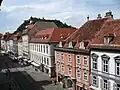 Vue de la Herrengasse et du Schloßberg (au fond) depuis l'Armurerie d'État.