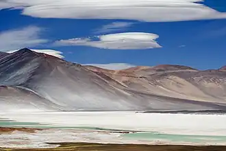 Volcan Cerro Medano sur le salar de Talar.