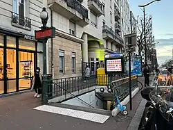 L'accès no&nbsp;2 « Avenue de la Liberté » au no&nbsp;137.
