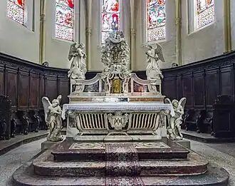 Le Maître-autel.