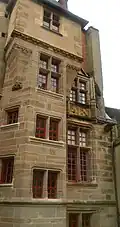 Cour de la maison du doyenné.