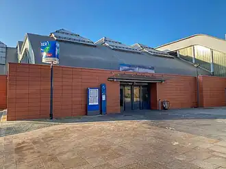 L'accès place de la Gare.
