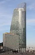 La tour T1 vue depuis le parvis de La Défense.