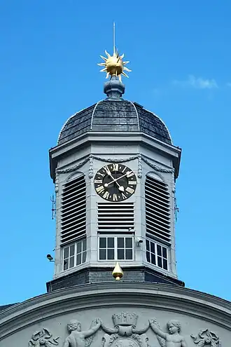 Le campanile.