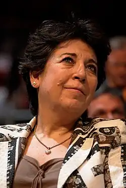 Photographie de Corinne Lepage, en 2007 lors des élections présidentielles lors d'un discours de François Bayrou.