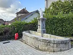 La fontaine de la Vierge.