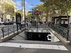 L'accès no&nbsp;1, « Rue de l'École-de-Médecine ».