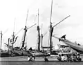 Goélettes traditionnelles pinisi dans le port de Taopere à Makassar (1994).