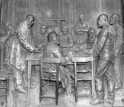 Le bas relief ouest consacré à la fin de la première guerre des Boers et à la signature du traité de paix entre les Anglais et Kruger.