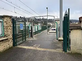 L'accès no&nbsp;1 « Rue Charles de Gaulle ».