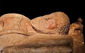 Détail du sarcophage à relief polychrome précédent (inv. 14949).