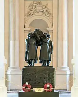 La partie avant du tombeau.