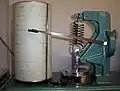 Drei-Tage Barograph, wie er vom Meteorological Service of Canada benutzt wird (Cambridge Bay, Nunavut, Juli 2005)