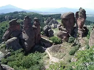 Festung zwischen Felsen