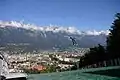 Skispringer über Innsbruck