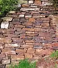 23. Idealbild einer Trockenmauer. Gesetzt mit "vor Ort" gebrochenem Steinmaterial. Hatzenporter Burg Bischofsteiner