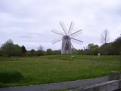 Boyds Windmühle mit acht Flügeln im Park in Middletown (Rhode Island)
