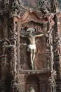 Gekreuzigter Christus in einem Seitenaltar