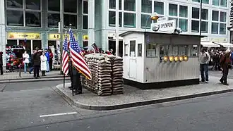 Nachbildung der ersten amerikanischen Kontrollbaracke, 2007