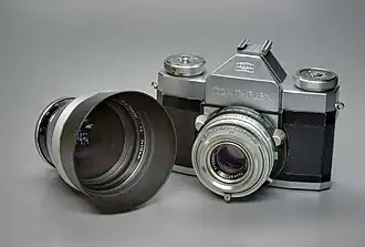 Das Teleobjektiv Pro-Tessar 115 mm Brennweite mit Contaflex ohne Belichtungsmesser