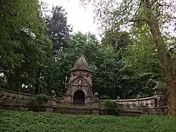 Erbbegräbnisstätte derer von Arnim im Schlosspark von Boitzenburg