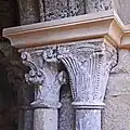 Abtei Fontfroide, Kapitelle der Zwillingssäulen