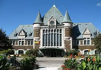 Fassade des Bahnhofs