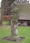 „Mutter und Kinder“ – Erste Version (1935) im Krieg beschädigt, jetzt im Garten des Künstlers