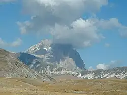 Der Corno Grande mit dem Passeinschnitt Vado di Corno im Vordergrund