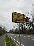 Ortstafel (Rückseite) am Heumarer Mauspfad (L73).