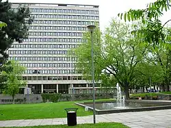 … moderne Gebäude …