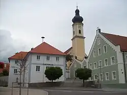Rathaus und Kirche