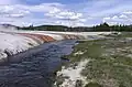 Der Fluss mit dem Abfluss des Rainbow Pool