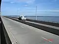 Auf der Brücke (Sicht vom Zugabteil)