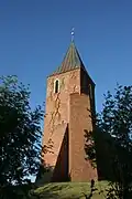 Massive Abstützung des Turms