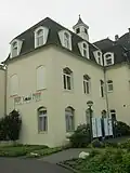 Linke Seite des Krankenhauses