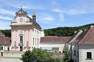 Ansicht der Klosterkirche und rechts der Traiteurhof der Kartause Mauerbach