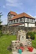 Kirche vom Friedhof aus gesehen