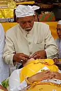 Mepandes - Zahnfeilung auf Bali