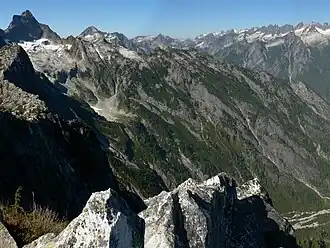 Berge und Täler um den Mount Triumph vom Trappers Peak aus