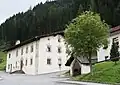 Gemeindehaus und Kriegerdenkmal