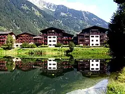17. Normalperspektive auf Augenhöhe. Häuserreihe.