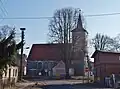Kirche im Dorfkontext