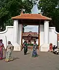 Padmanabhapuram Palast, äußeres Eingangstor zur Straße hin