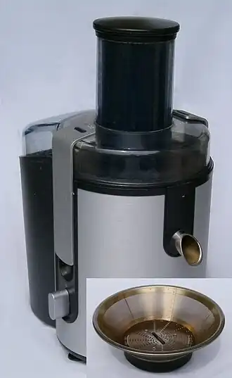 Zentrifuge mit kegelförmigem Siebbehälter