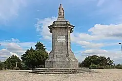 Statue von Pius IX. auf dem Gipfel