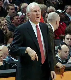 Doc Rivers (links) und Gregg Popovich (rechts) sind die beiden Head Coaches.