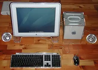 Apple Studio Display 17" mit Power Mac G4 Cube